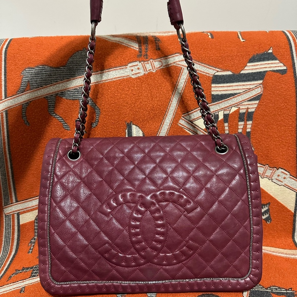 CHANEL Quilted Leather Shoulder Bag in Deep Burgundy